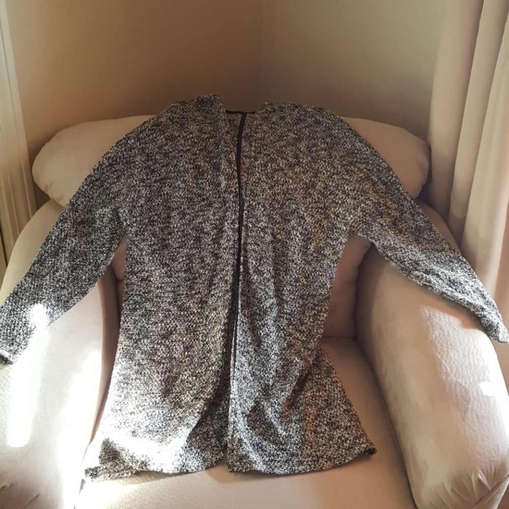 A&E Sweater EUC